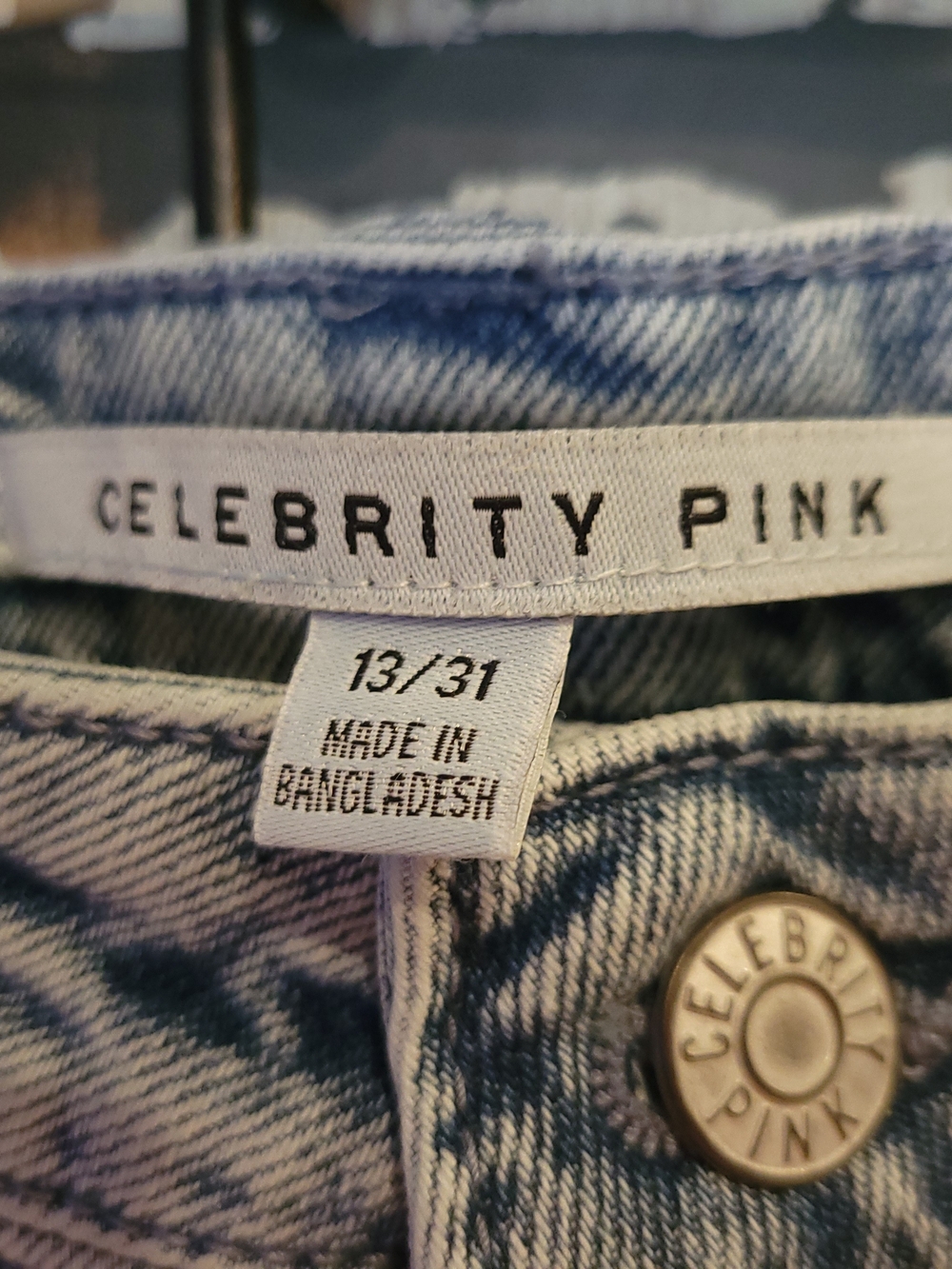 NWT Celebrity Pink Curvy Roll-Cuff Jean Shorts — Blue - Picture 4 of 6